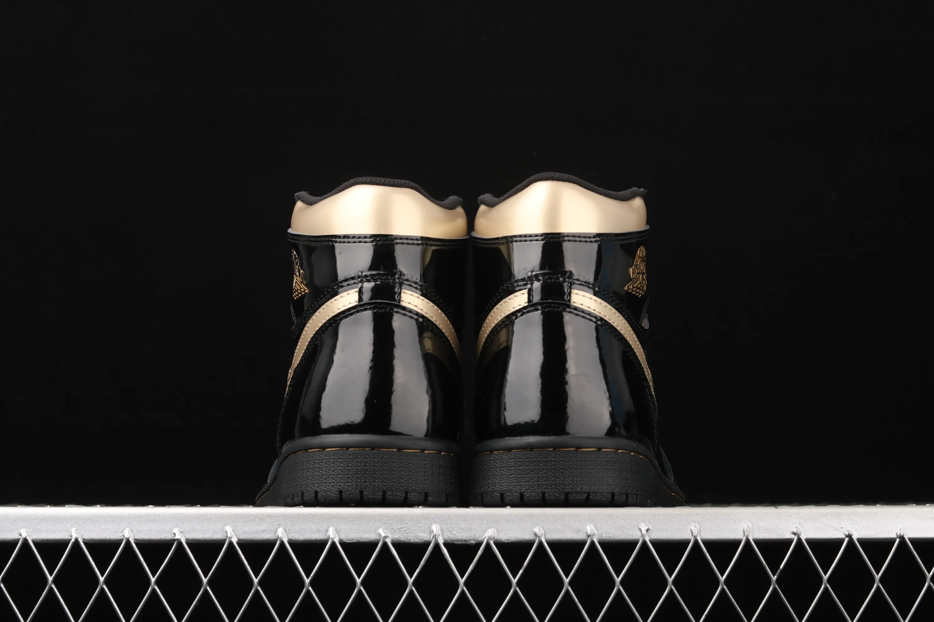 All categories Air Jordan Jordan series basketball shoes Air Jordan 1 High X version Air Jordan 1 High OG "Black/Metallic Gold" AJ1 Joe 1 patent leather black gold 555088-032
